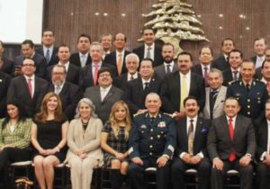 Entrega la ANDD Reconocimiento al Gral. Salvador Cienfuegos