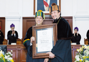 Jorge Olvera Entregó Doctorado Honoris Causa al Artista Plástico Rodrigo de la Sierra