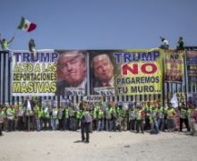 El Pleno se manifiesta contra Donald Trump