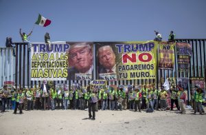 El Pleno se manifiesta contra Donald Trump