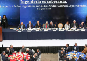 López Obrador se reúne con ingenieros mexicanos