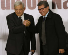 AMLO no hará cambios a la Constitución: Monreal