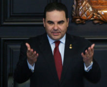 Expresidente de El Salvador se declara culpable por lavado de dinero