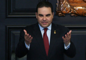 Expresidente de El Salvador se declara culpable por lavado de dinero