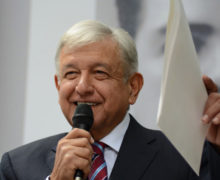AMLO elabora convocatoria para vender flotilla de aviones y helicópteros