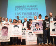 AMLO se reúne con padres de los 43 estudiantes desaparecidos