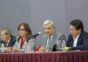 AMLO se reúne con diputados electos de Morena