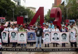 AMLO se reunirá con familias de normalistas de Ayotzinapa