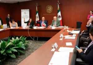 Aprueban otorgar atención médica a matrimonios del mismo sexo