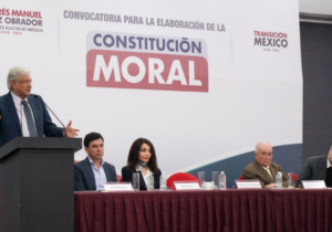 AMLO presenta convocatoria para crear Constitución Moral