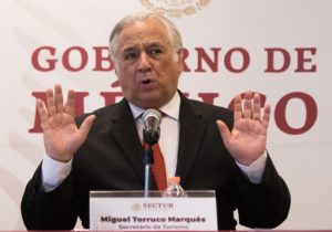 Contradicciones por Santa Lucía y AICM