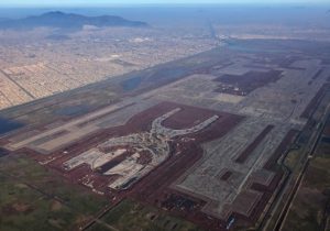 Los tenedores de bonos del NAIM no dan su brazo a torcer