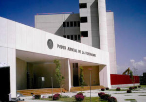Funcionarios del Poder Judicial se amparan contra la Ley de salarios máximos