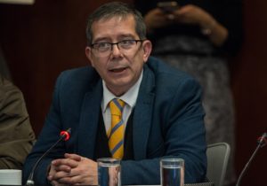 Villamil sin licenciatura, pero el Senado lo avala