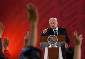 AMLO propone fortalecer figura de superdelegados