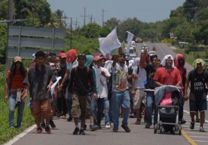 Detienen el paso de migrantes centroamericanos