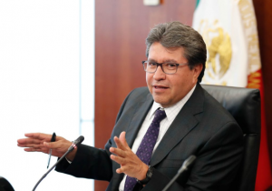 Monreal critica los recortes y al gabinete