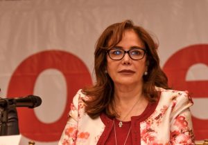 Morena va por recorte del 50% en prerrogativas