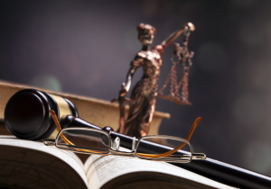 Morena ve necesaria una reforma a la Ley de Amparo