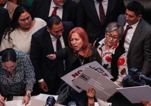 En medio de la controversia, Rosario Piedra asume presidencia de la CNDH