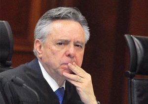 La Sorpresiva Renuncia de un Ministro