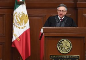 Ex Ministro Medina Mora gozará de beneficios pese a su controvertida renuncia