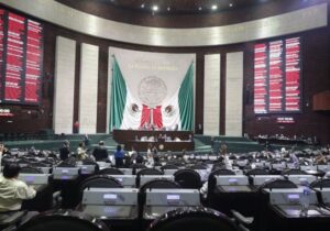 Senado avala reforma para adquirir bienes y servicios para el sector salud en el extranjero
