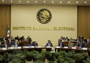 Alista INE programa piloto para que presos puedan votar
