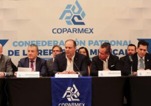 IP pide regular, no prohibir el outsourcing; Monreal ofrece diálogo