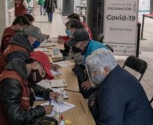 Bajo ninguna circunstancia se debe restringir el acceso a la vacuna: López-Gatell